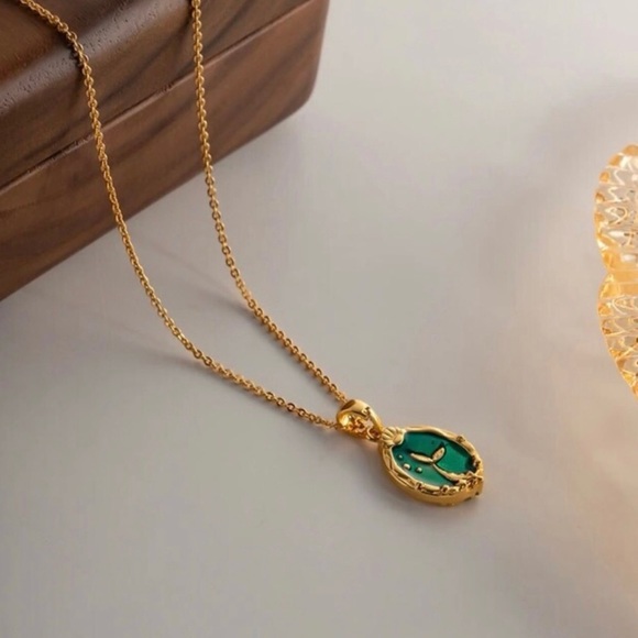 “Mermaid Profile & Tail” Cameo Silhouette Bubble Starfish Two-Way 18K Necklace - Picture 16 of 16